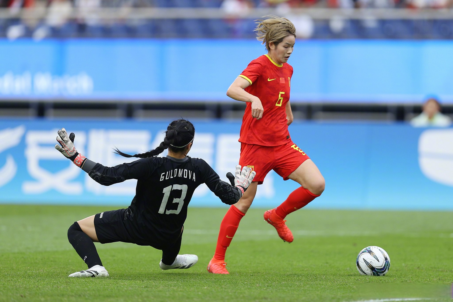 中国女足在比赛中打出亮眼表现