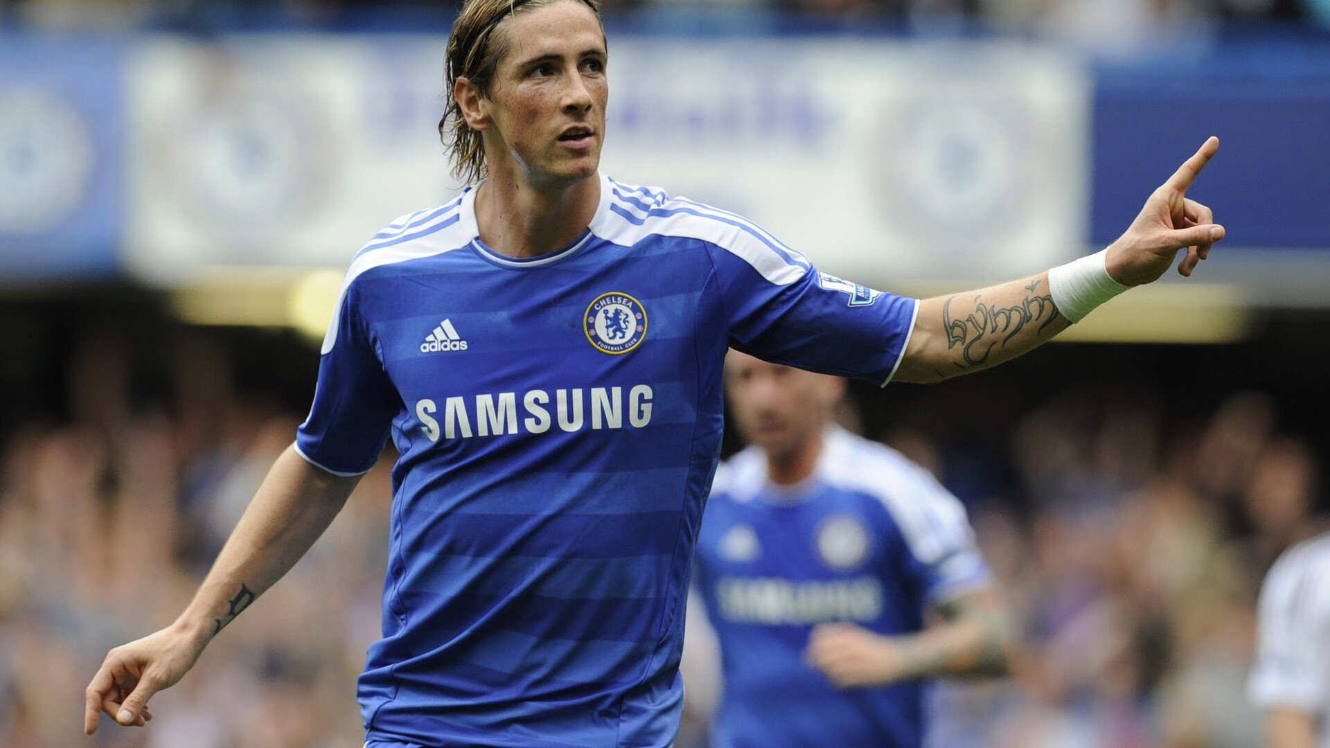 非洲雄狮咆哮红牛竞技场，阿尔瓦雷斯在焦点之战中定义唯一性