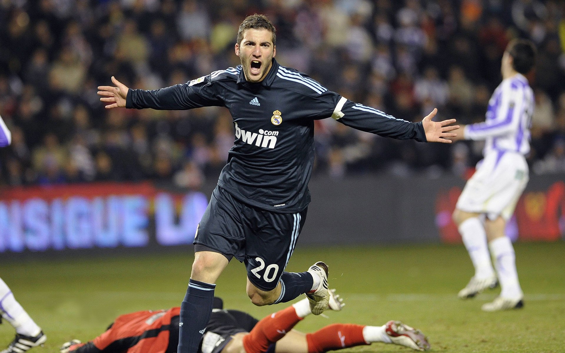 西甲国家德比之夜，约基奇压力下完成爆发，跨越运动的压力艺术