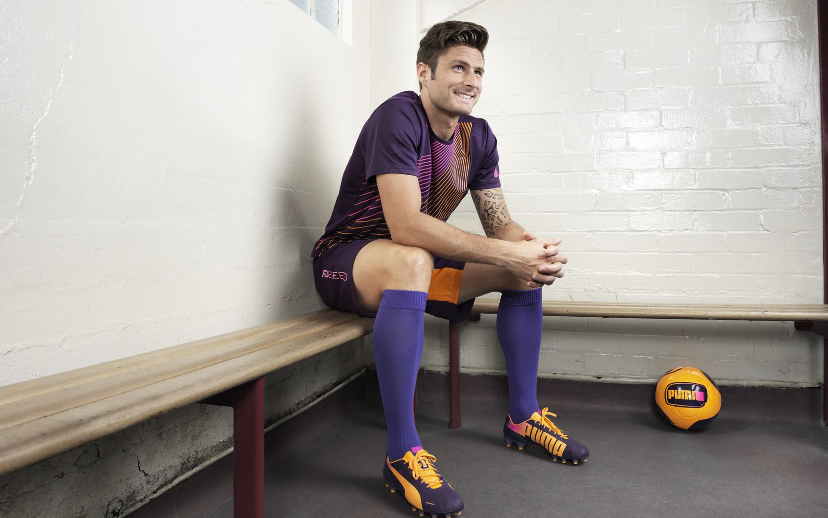 奥亚尔萨瓦尔，乌拉圭逆转波兰的关键先生，一场战术与意志的完美交响